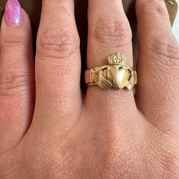 Claddagh Ring 14k Heavy Solid Gold - Picture 6 of 7